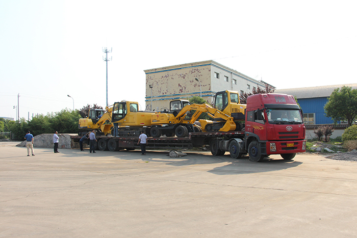 沃爾華集團10臺輪式挖掘機順利出口秘魯 沃爾華集團10臺輪式挖掘機順利出口秘魯