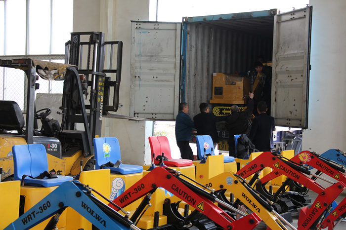 熱烈祝賀沃爾華集團首批200臺兒童挖掘機順利出口歐洲