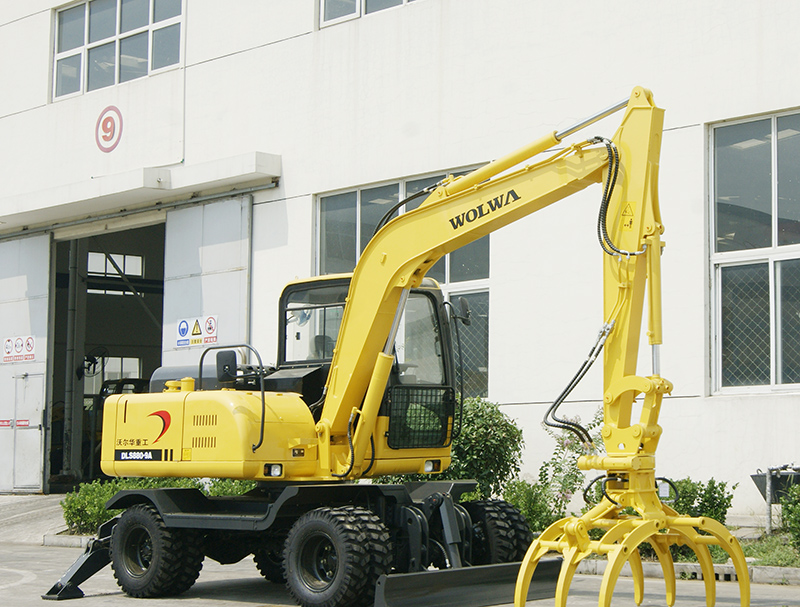 DLS880-9AG 8噸輪式蔗木裝卸機實物圖 DLS880-9AG 8噸輪式蔗木裝卸機實物圖